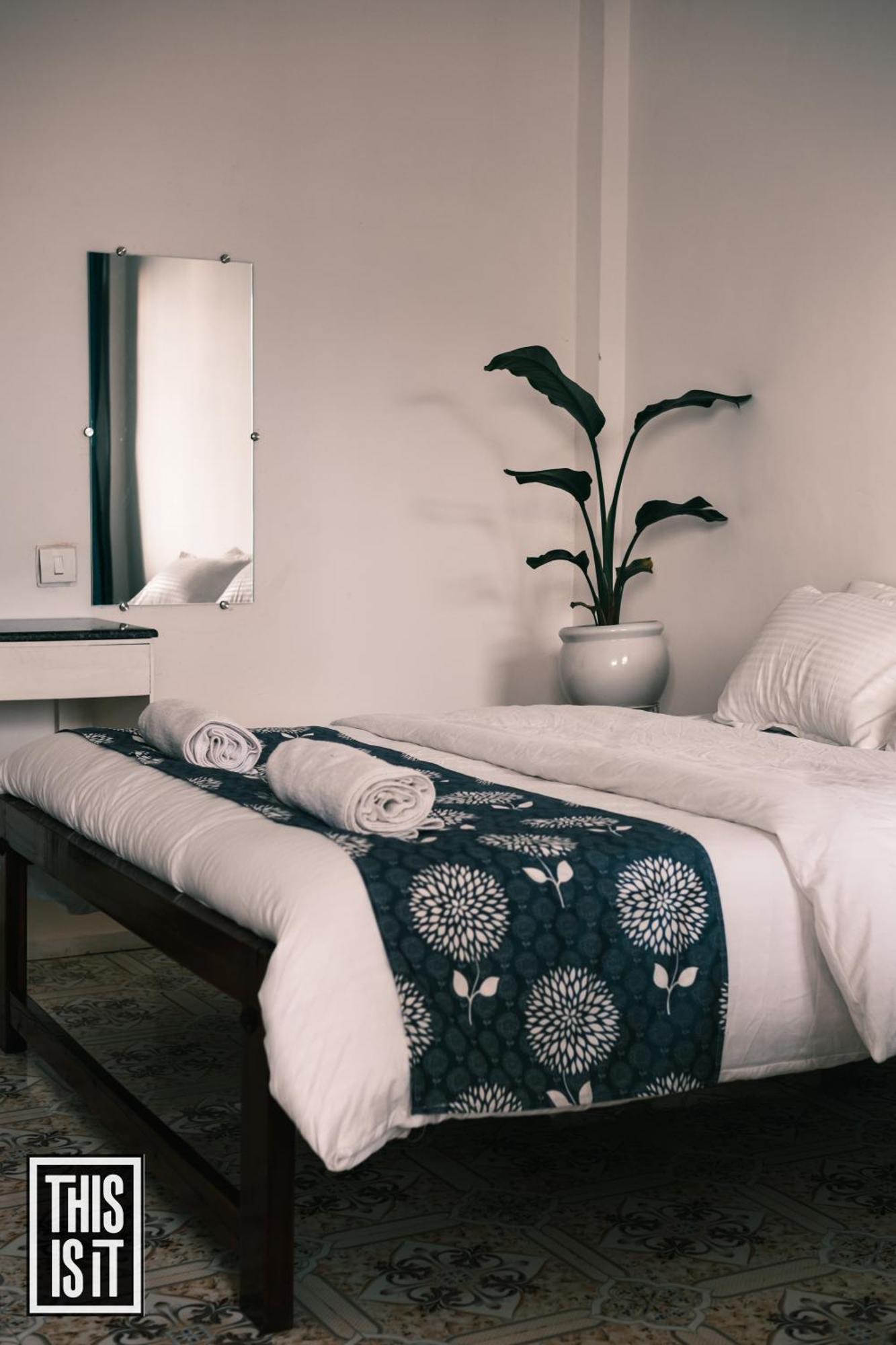 This Is It Beachfront - Rooms, Cafe & Events Arambol Exterior photo