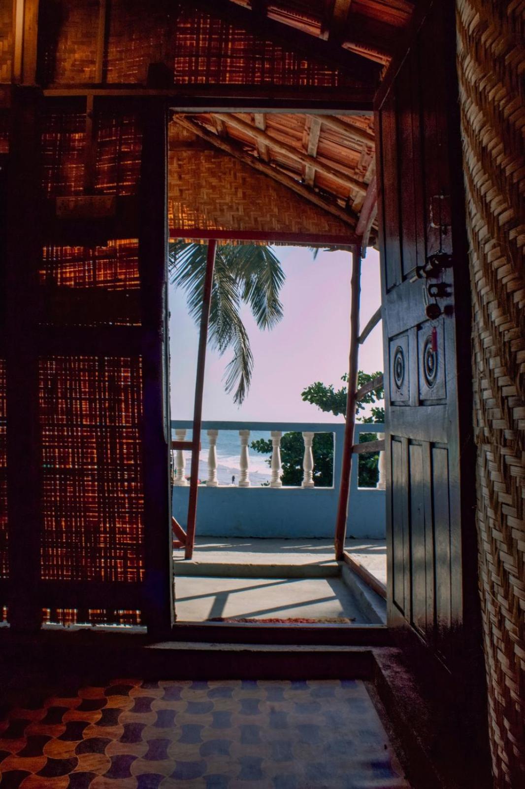 This Is It Beachfront - Rooms, Cafe & Events Arambol Exterior photo